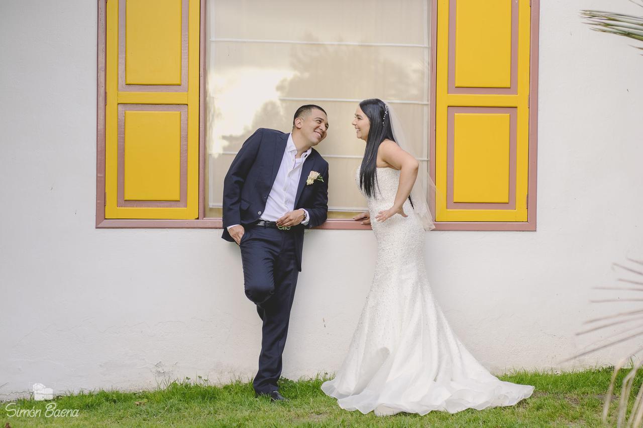 Termales El Otono Hotel La Enea Eksteriør billede A newlywed couple